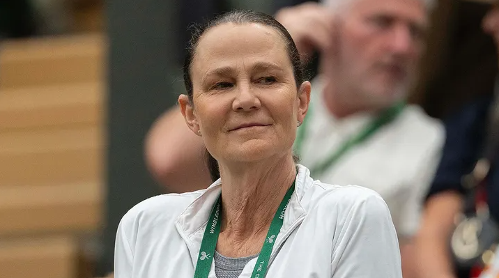 Tennis great Pam Shriver reveals Grand Slam trophies, car stolen after evacuating from wildfires