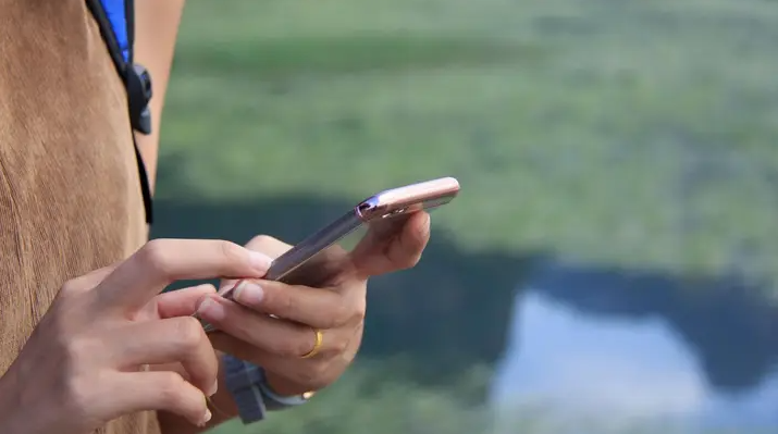 Who’s really behind that random strange text from nowhere?