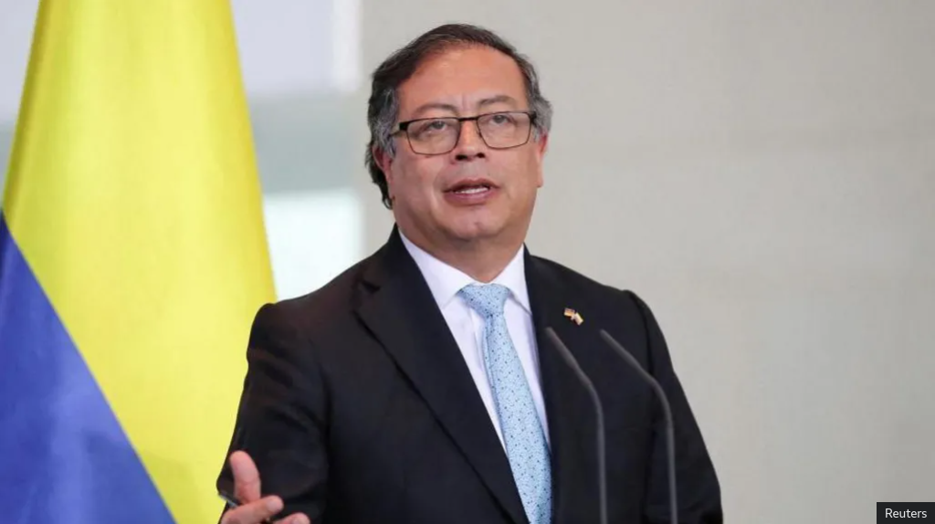 Trump imposes 25% tariffs on Colombia as deported migrant flights denied