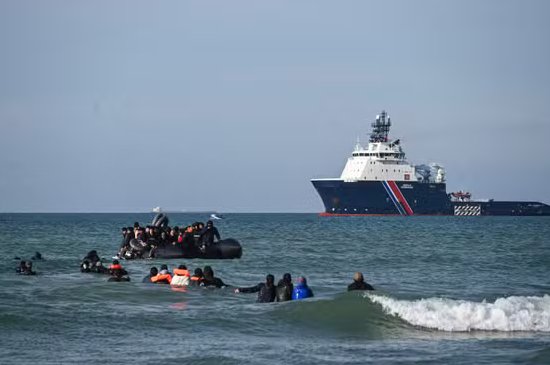 UK to sanction Channel people-smugglers in migration crackdown