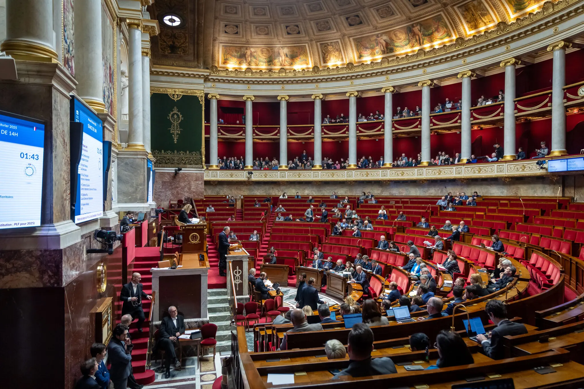 French Government Survives No-Confidence Vote