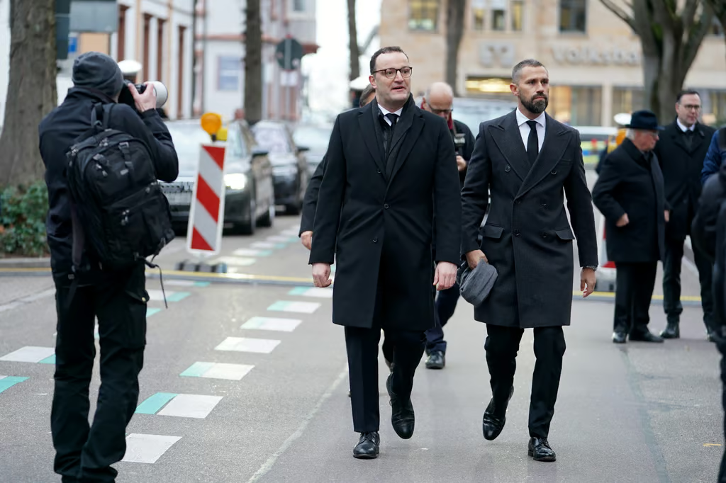 German election frontrunners push for nuclear comeback