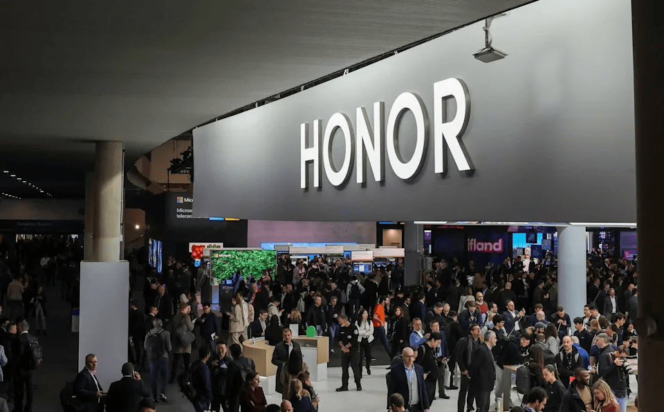 Honor Device Pledges $10 Billion for AI in Bid to Be More Than a Phone&nbsp;Maker