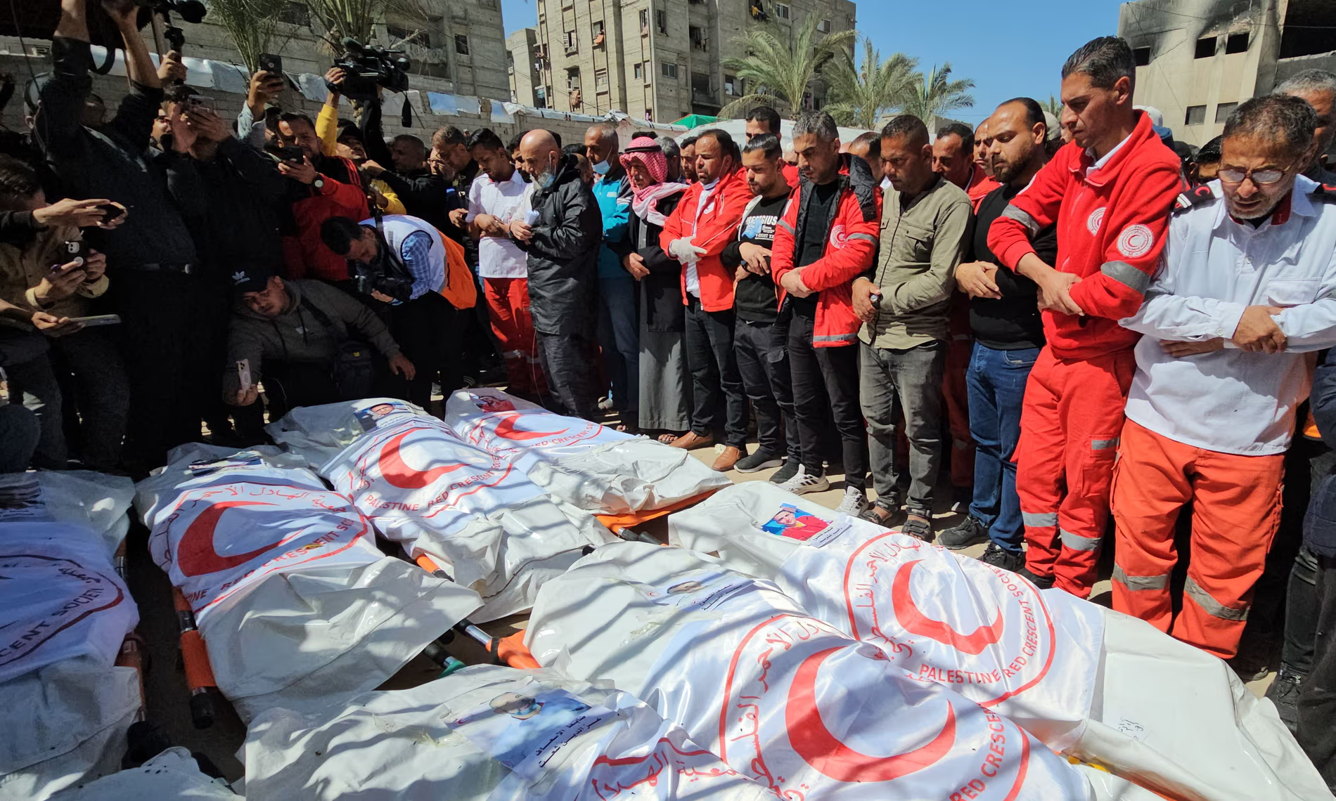 Palestinian paramedics shot by Israeli forces had hands tied, eyewitnesses say