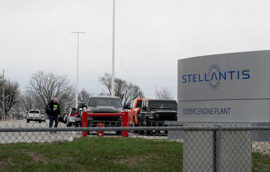 Stellantis to temporarily lay off 900 US workers as tariffs&nbsp;bite
