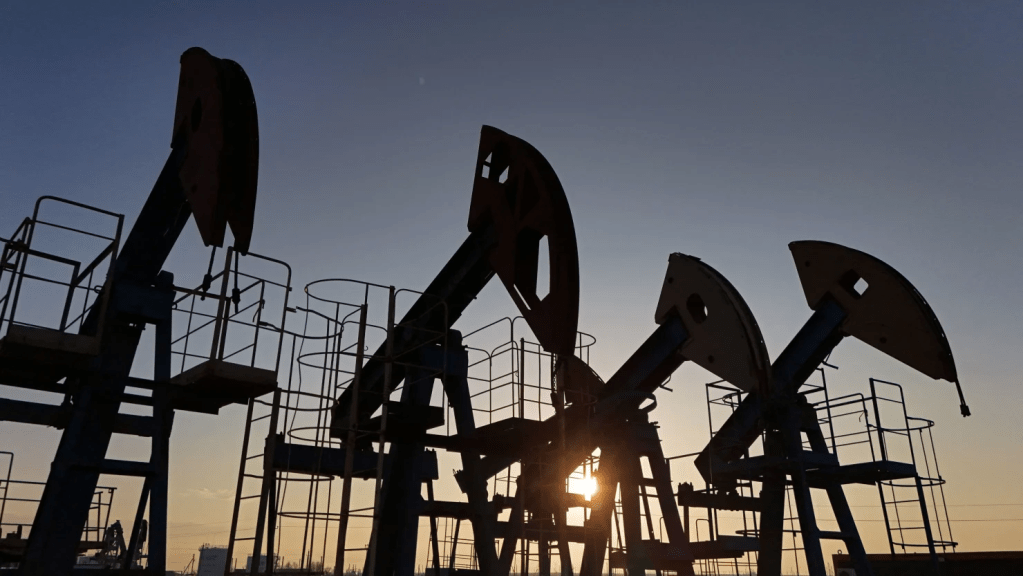 U.S. crude oil losses deepen as Trump tariffs fuel recession&nbsp;fears