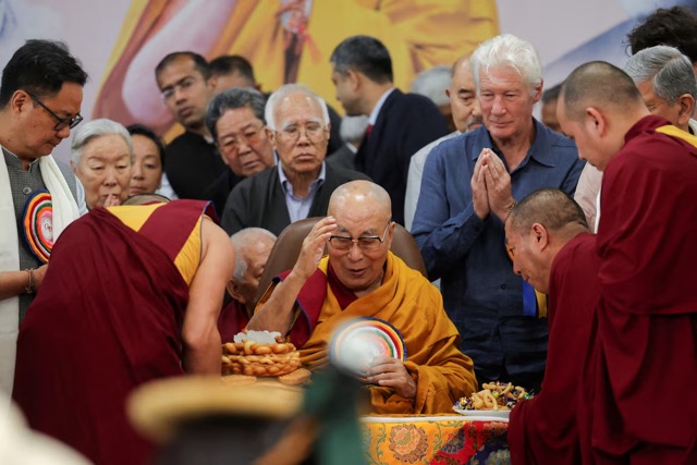Beijing Freezes Contact with Czech President After Dalai Lama Meeting