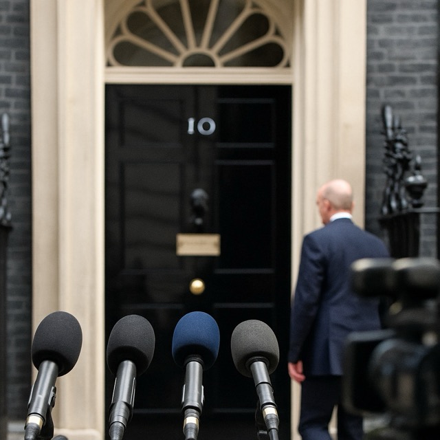 N°10’s Spin Reset: Starmer’s Media Machine Faces Another Shake‑Up as Dave Pares Moves to the Treasury