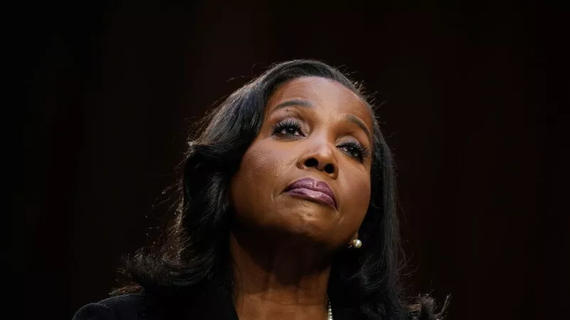 Judge Blocks Trump’s Bid to Oust Fed Governor Lisa Cook, Letting Her Vote at Next Week’s Rate Meeting