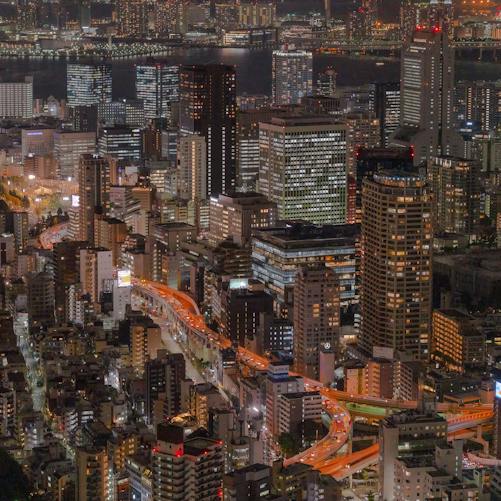 Japan’s Bond Shock Deepens as 10-Year Yield Hits 30-Year High