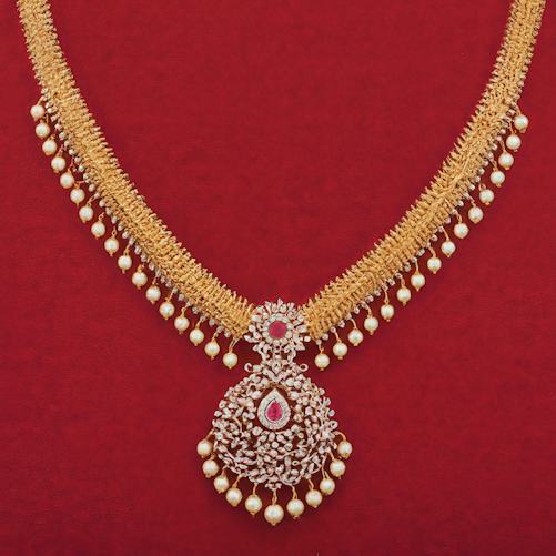 Jewellery Holds Its Ground as Luxury Fashion Faces a Difficult Earnings Season