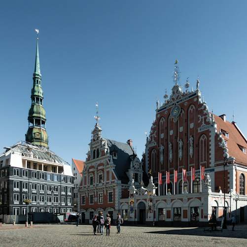 Latvia’s Pro-Ukraine Centre Takes Early Lead as Security Defines the Election